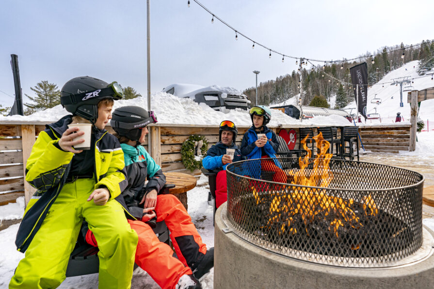 Sommet Saint Sauveur Bar Restaurant Terrasse Atelier Feu Chocolat Chaud Cafe Famille