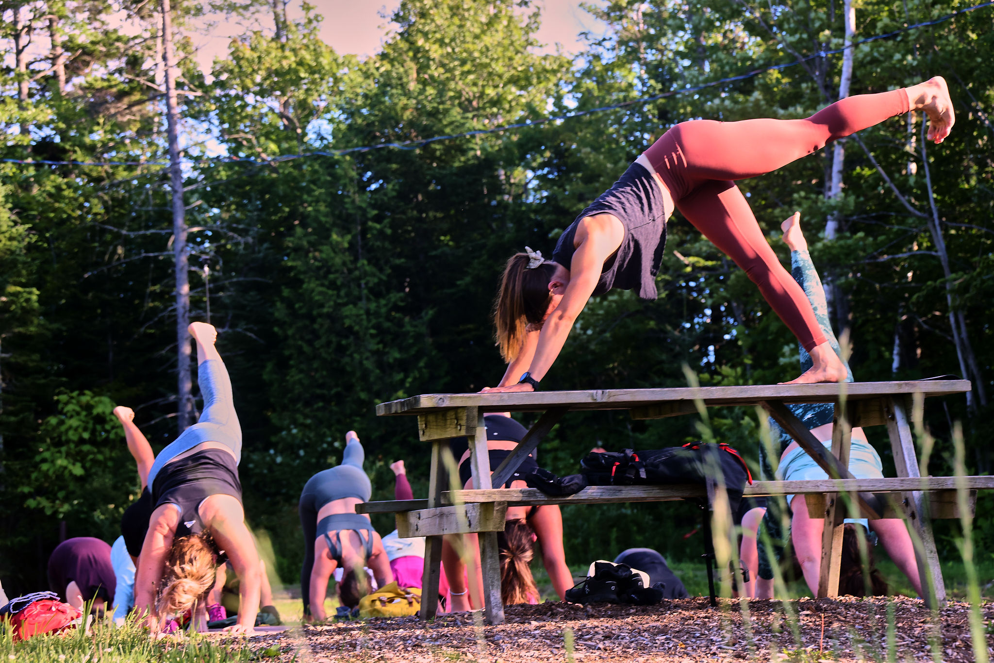 Sommet Saint Sauveur Randonnee Yoga Nature Amis Groupe Pose