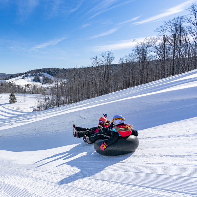 Sommets Versant Avila Glissades Sur Tubes Famille Activite Hiver