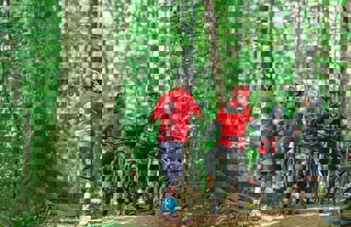 Instructor certified by the Programme national de certification des entraîneurs (PNCE) of the Fédération québécoise des sports cyclistes OR Professional Mountain Bike Instructors Association (PMBIA)