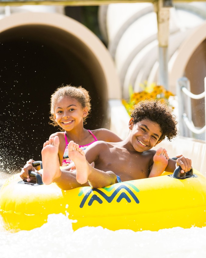 Sommet Saint Sauveur Parc Aquatique Glissade Eau Tube Enfant