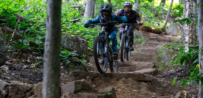 Sommet Saint Sauveur Versant Avila Velo Jeune Jour Montagne Deux