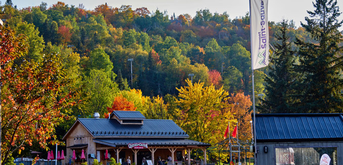 Sommet Saint Sauveur Bar Restaurant Queue Castor Automne Couleurs Dessert