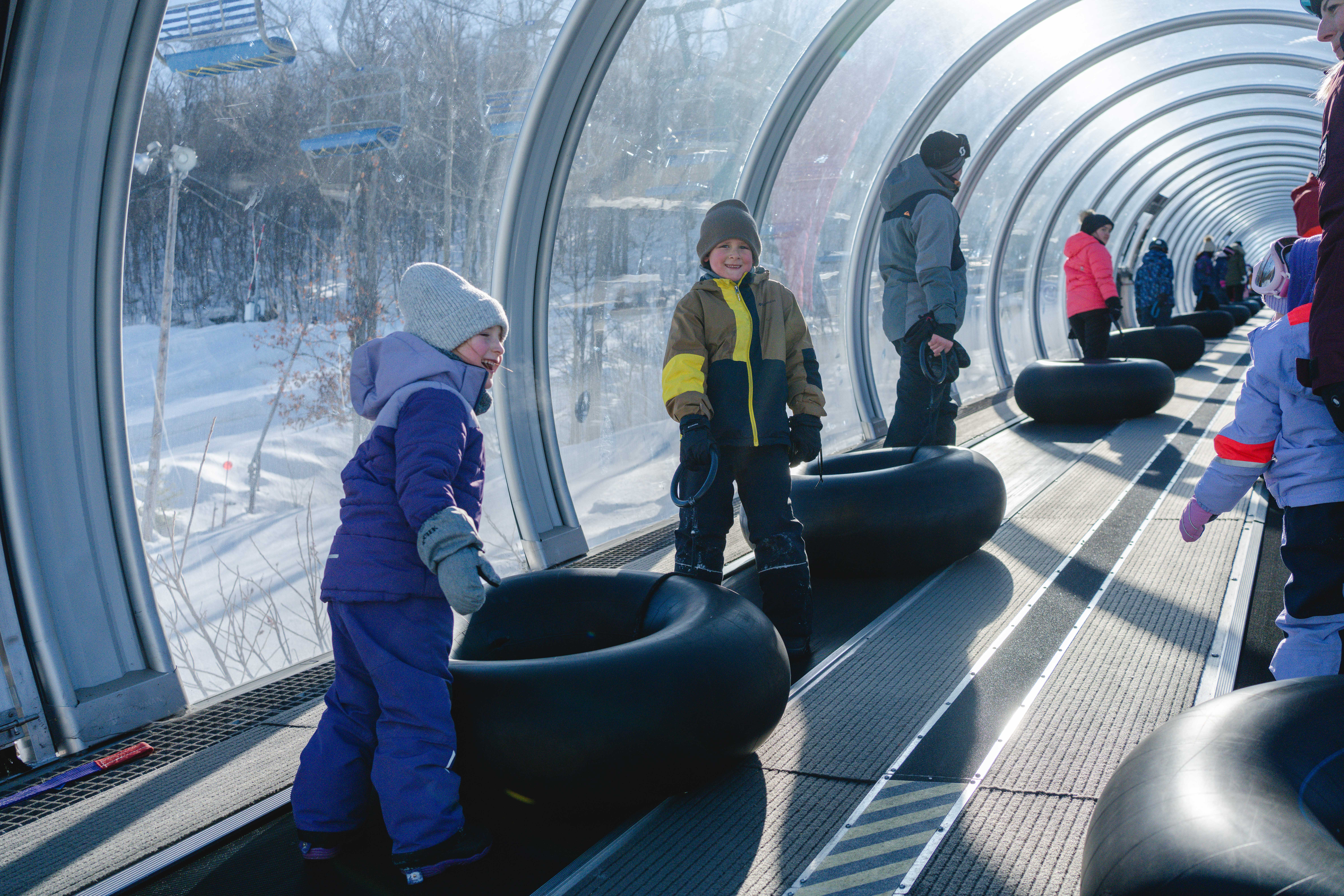 Glissades Sur Tube Versant Avila Enfant Famille Remontée Fermer