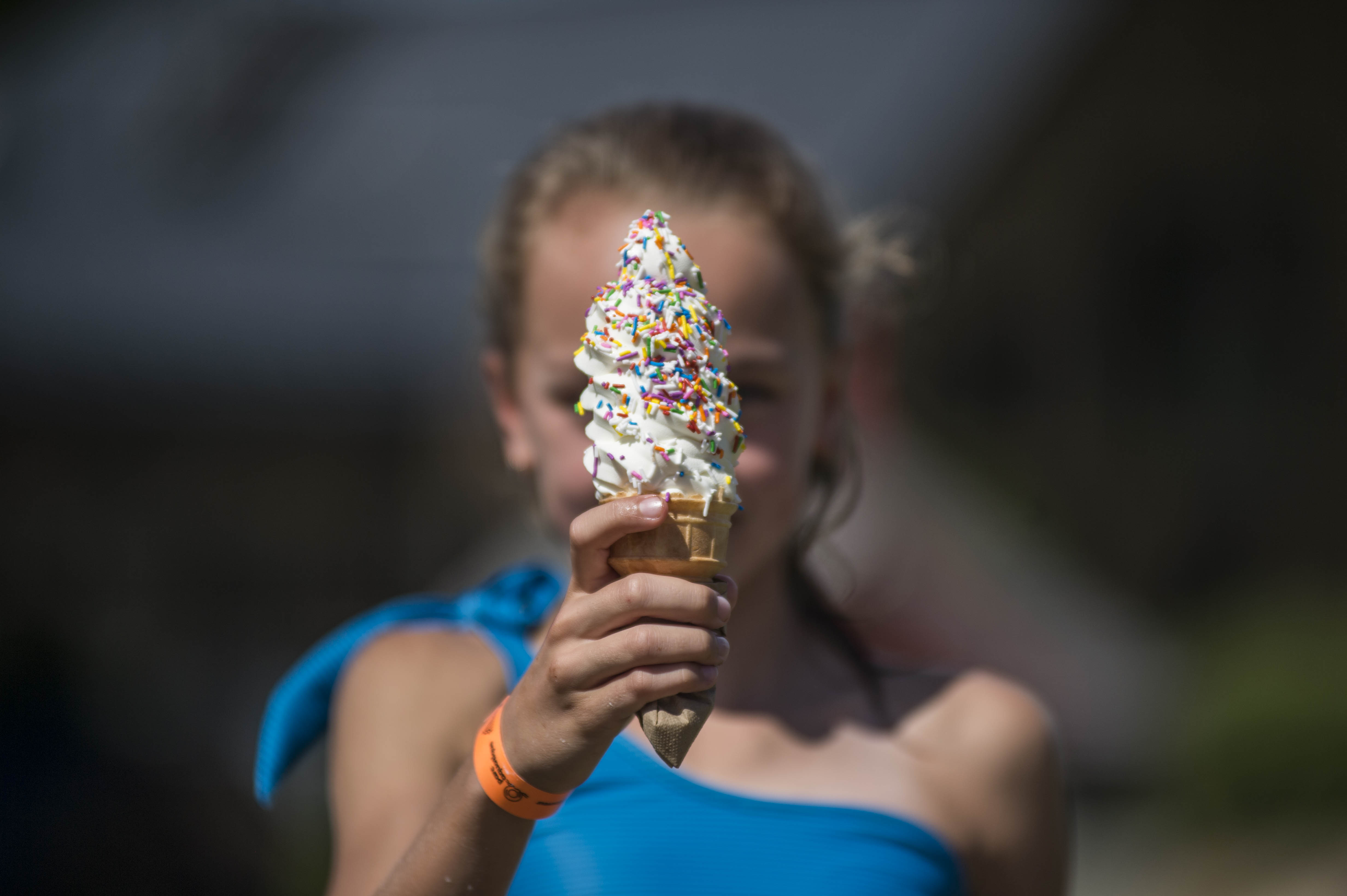 Sommet Saint Sauveur Enfant Creme Glacée En Été Parc Aquatique