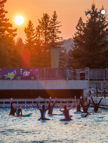 Sommet Saint Sauveur Parc Aquatique Surf Piscine Ete Ami Activite