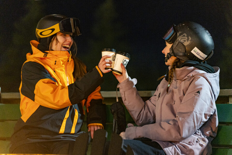 Sommet Saint Sauveur Bar Restaurant Terrasse Atelier Feu Chocolat Chaud Cafe Amis