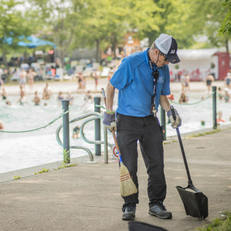 sommets saint-sauveur emploi ete laurentides job summer laurentians entretien janitor