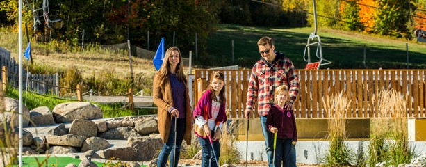 Minigolf package | Day and night | Sommet Saint-Sauveur en couleurs
