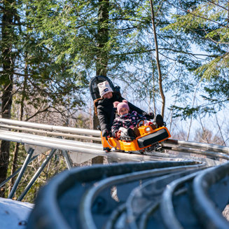 Sommet Saint Sauveur Viking Hiver Famille Enfant Mere Sourire
