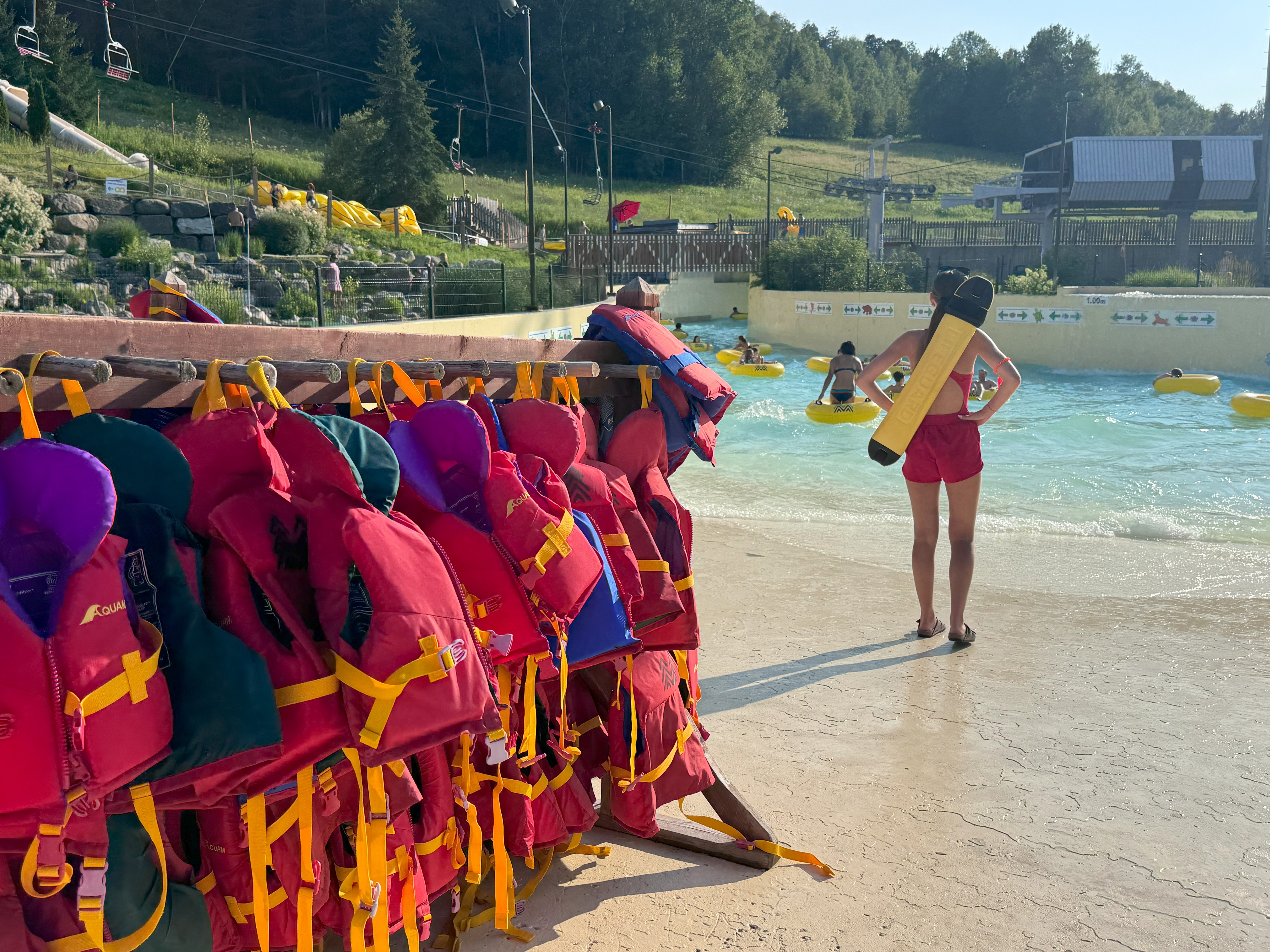 Parc Aquatique Sommet Saint Sauveur Laurentides Veste Flotaison VFI Sécurité Piscine