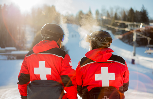 Certificat de l'INSQ (Institut national de secourisme du Québec) obligatoire - Capacité à respecter et faire respecter les règles - Avoir un niveau de ski / planche à neige intermédiaire-avancé