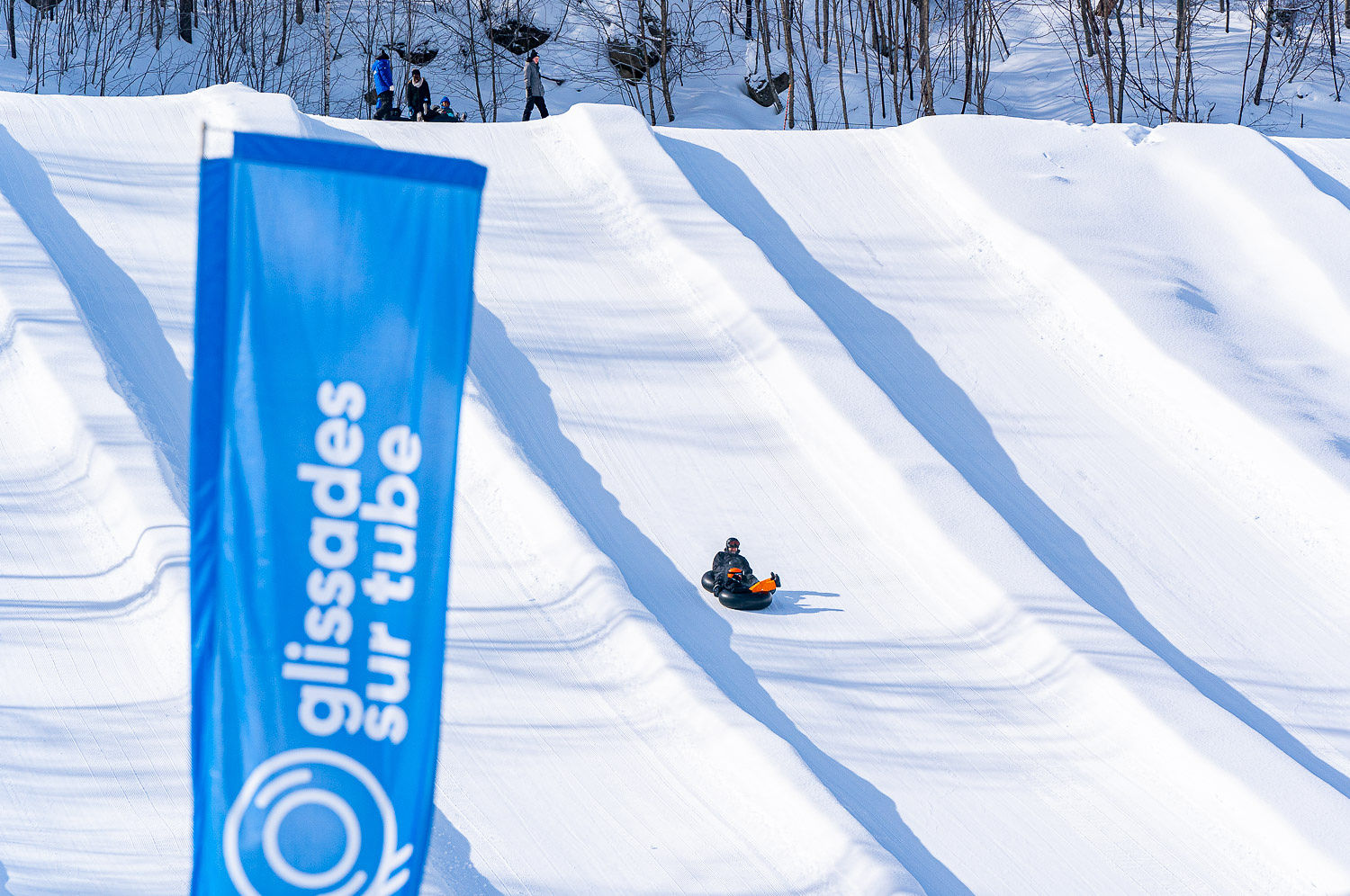 Glissades Sur Tube Versant Avila Famille Glissade Jour Vue Loin