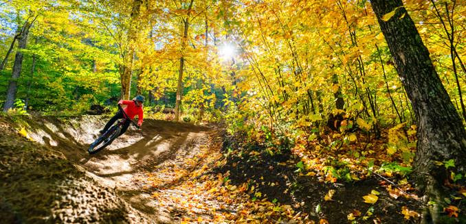 Sommet Saint Sauveur Versant Avila Parc Velo Automne Descente Jour