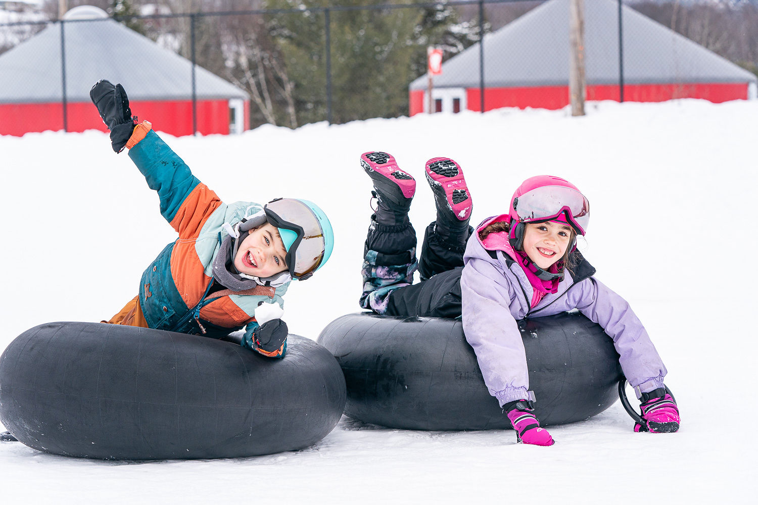 Glissades Sur Tube Versant Avila Enfatn Tube Jour Neige